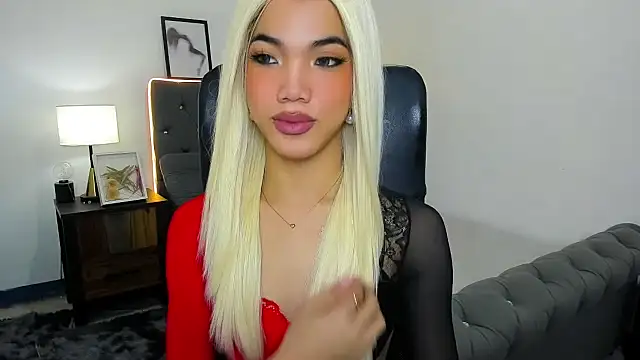 Snapshot of CassieSommereux chatting on October 13, 4:36 am CassieSommereux online show from October 13, 4:36 am