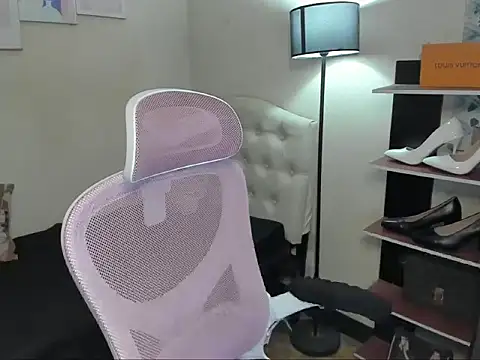Snapshot of Seductive_Margaux chatting on October 19, 8:39 am Seductive Margaux online show from October 19, 8:39 am
