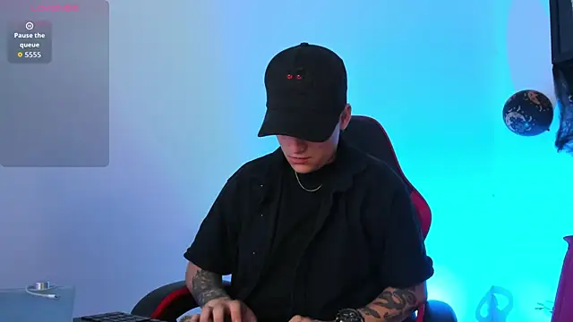 PeytonBox online show from November 1, 12:57 pm