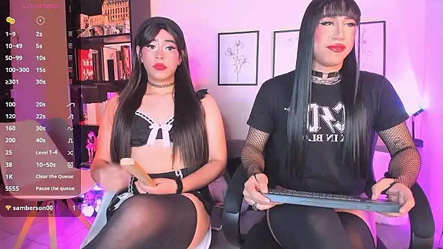 QueenAri  online show from February 24, 2:04 am