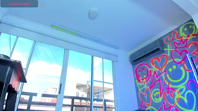 ZOE ROSE4 online show from November 18, 9:37 pm