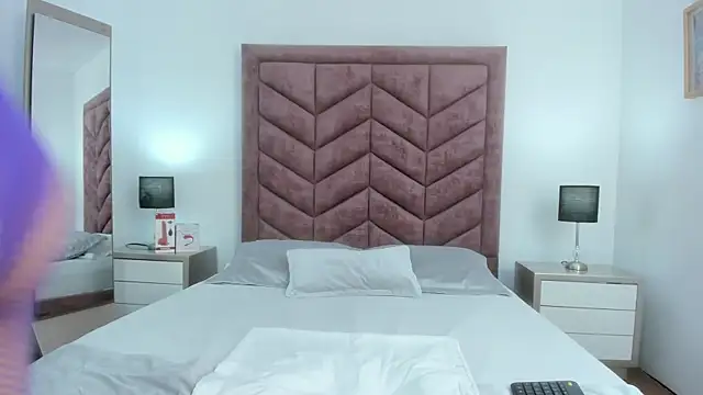 VanessaParis   online show from October 3, 8:09 pm