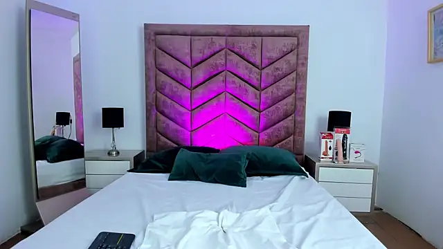 VanessaParis   online show from November 8, 10:32 pm