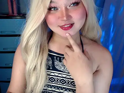 Snapshot of Eyes-on-me chatting on October 3, 5:35 pm Eyes-on-me online show from October 3, 5:35 pm