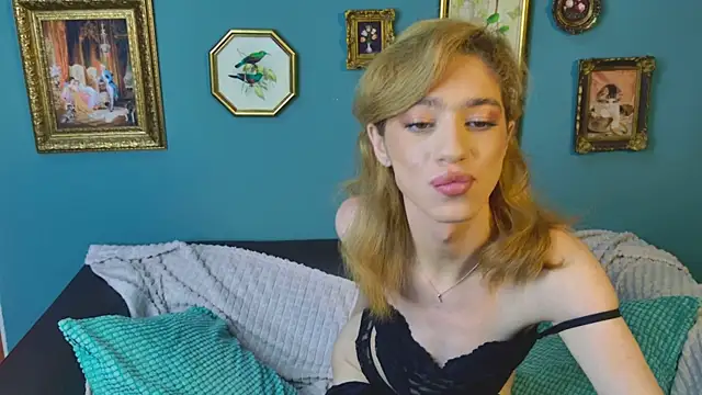 Snapshot of Vanessa__Ray chatting on October 13, 2:28 pm Vanessa Ray online show from October 13, 2:28 pm
