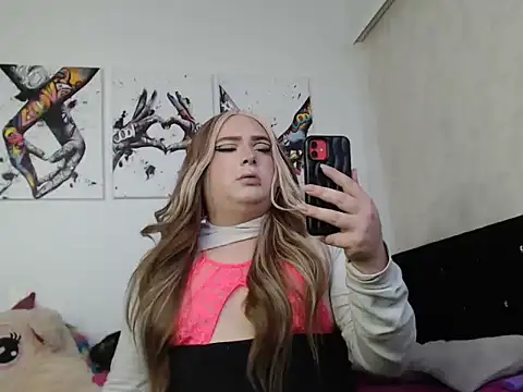 Redvelvett22 online show from October 3, 5:29 am