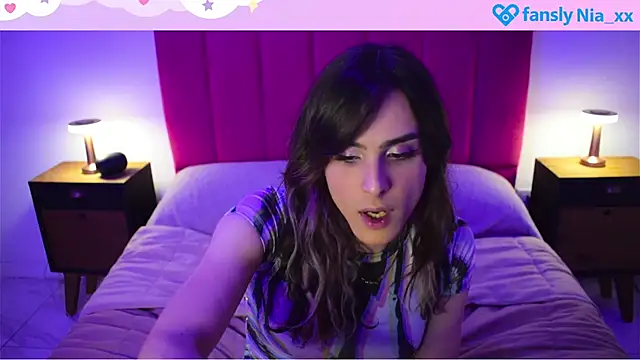 estrogen nia online show from October 5, 12:11 am