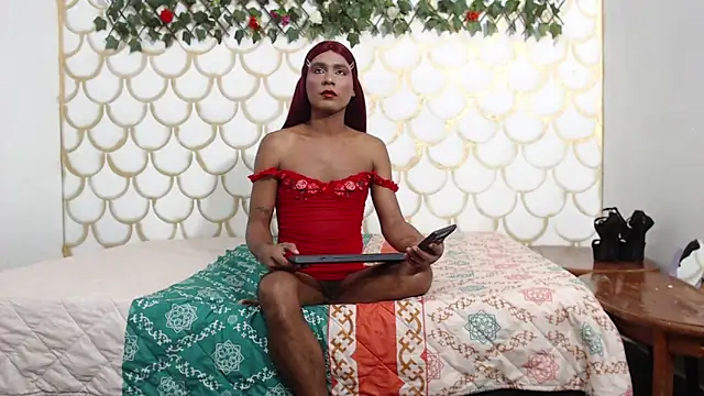 nahomy smiith online show from February 8, 5:35 am