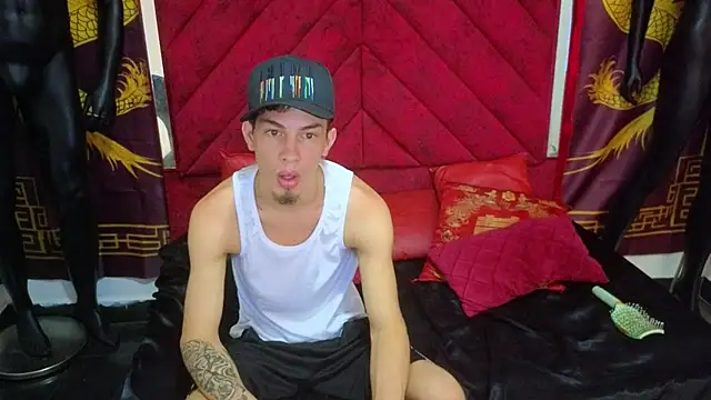 Pride couple online show from November 8, 11:49 pm