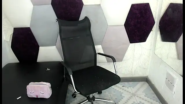 WinnyBarness online show from December 2, 2:25 am