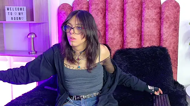 Lullaby Charade online show from November 20, 1:11 pm