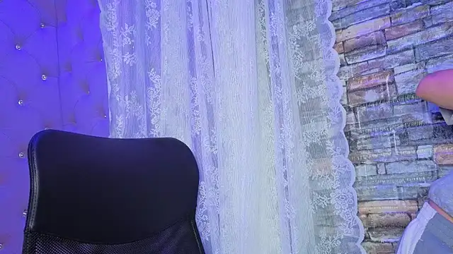 EmiliRouse  online show from November 25, 3:08 am