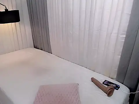 Xhugejerkingtrans online show from April 1, 3:41 am