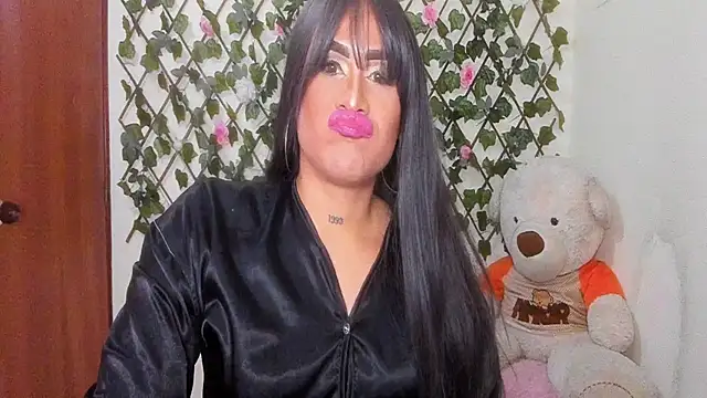 melani ferraraa  online show from November 26, 7:00 am