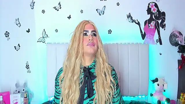 melani ferraraa  online show from March 3, 3:35 am