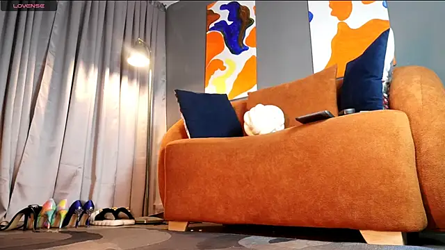 nylonisabella online show from February 6, 4:18 am