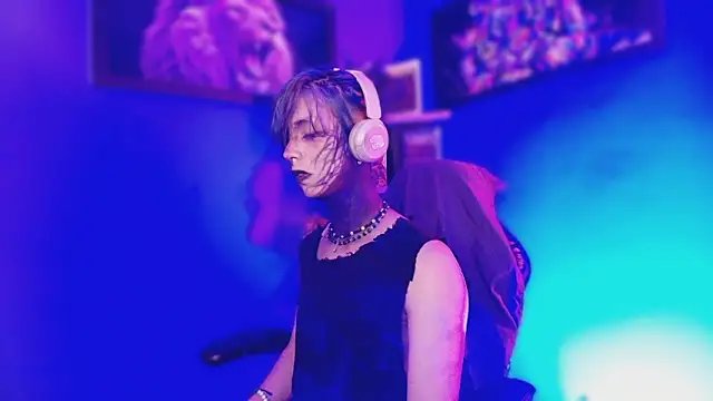 luxiel  online show from March 24, 9:42 pm