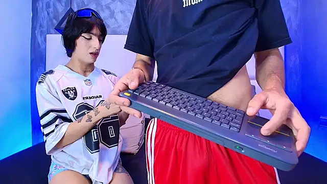 Loversinfire2 online show from December 13, 10:48 pm