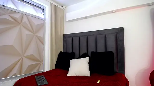 TransDivaSantana online show from April 8, 8:21 pm