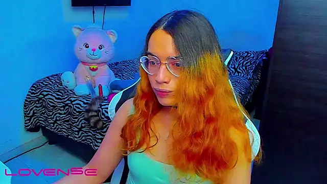 lillykittyyy online show from April 18, 3:19 am