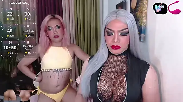 QueensOfcum online show from February 25, 1:32 am