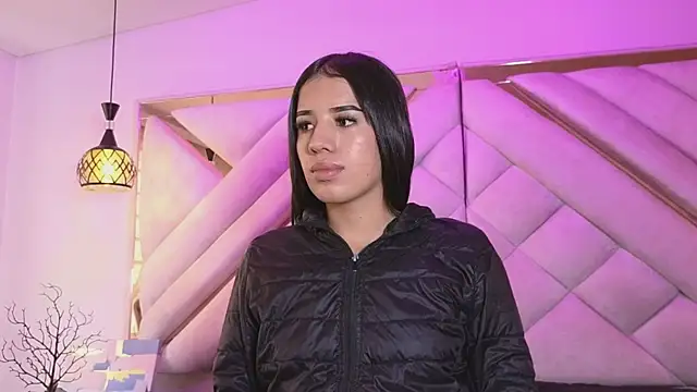 zoevg online show from April 9, 12:55 pm