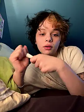 quwuinnie333 online show from January 14, 5:27 am