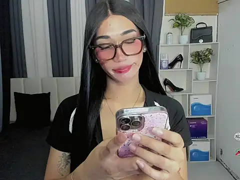 FyangFoxx online show from March 26, 2:21 pm