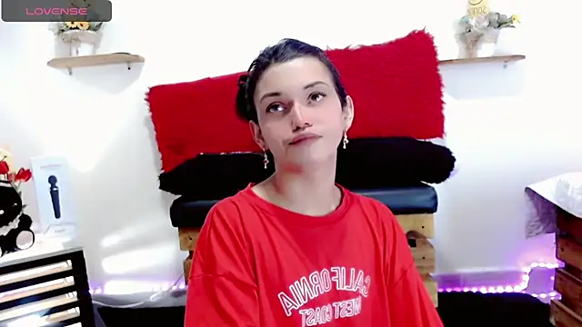 NathalialLooes online show from February 15, 8:51 pm