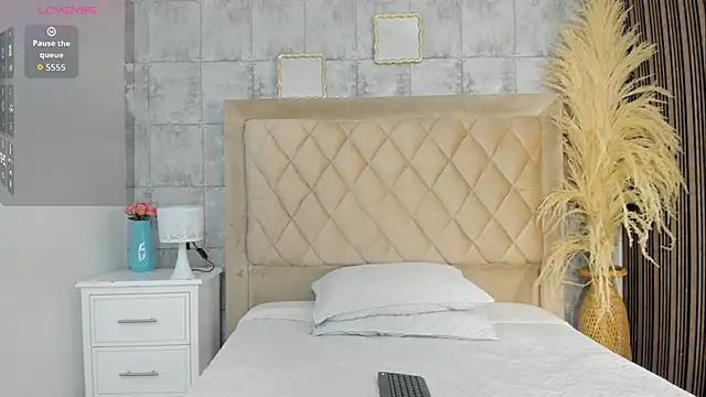 CleoFoxx  online show from March 27, 1:01 pm