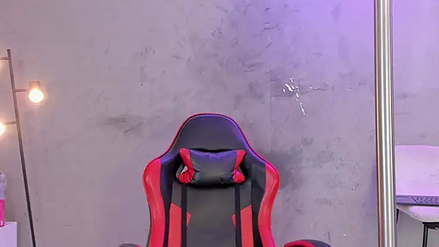 naomi  blair online show from April 18, 3:41 am