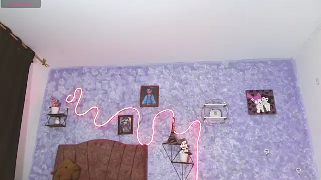 Everlin  Hot  online show from April 12, 7:45 am