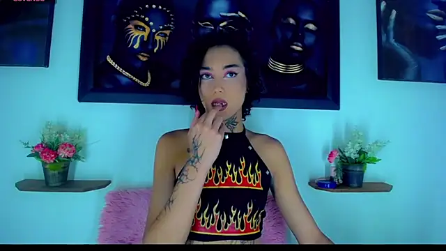 Darianna Atehortua online show from February 19, 9:32 pm