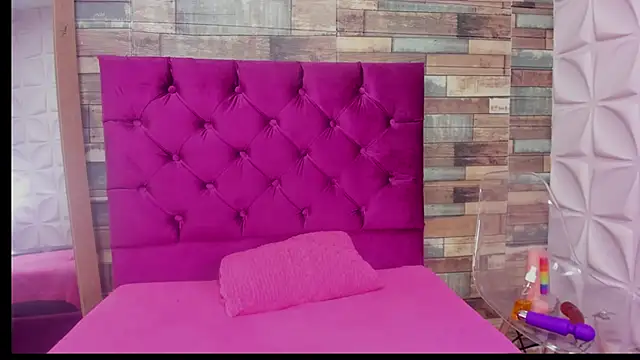 Carolina-Lenon online show from February 6, 7:19 pm