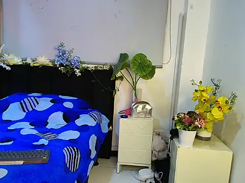 thonixxandluna online show from February 18, 3:58 am