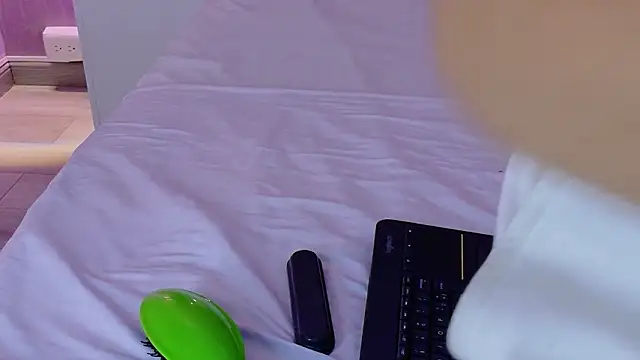 PerlaRogerss  online show from March 5, 11:15 am