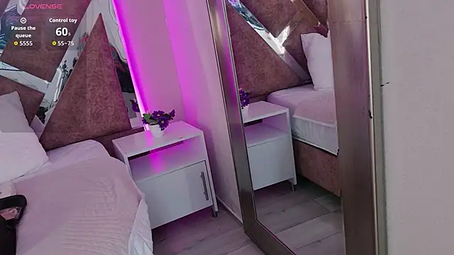 PerlaRogerss  online show from April 16, 11:33 am