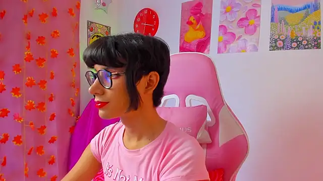 Madeline 21 online show from April 6, 12:16 pm