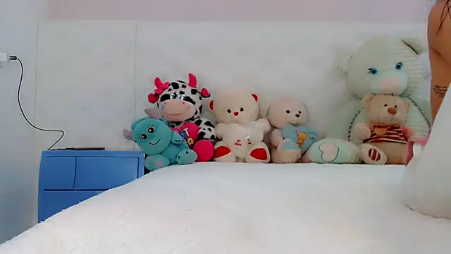 catriona queen16 online show from March 27, 4:04 am