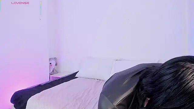 Eve-01 online show from April 21, 7:31 pm