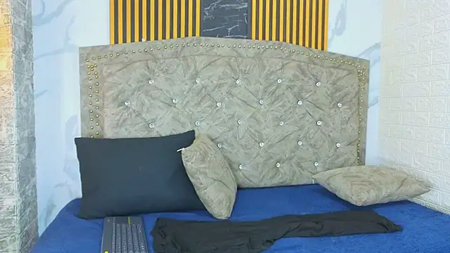 LyraenBlue online show from July 12, 5:16 pm