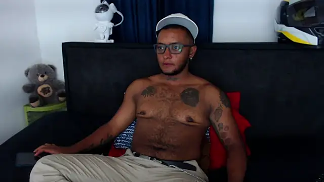 MascTyler online show from April 15, 1:11 am