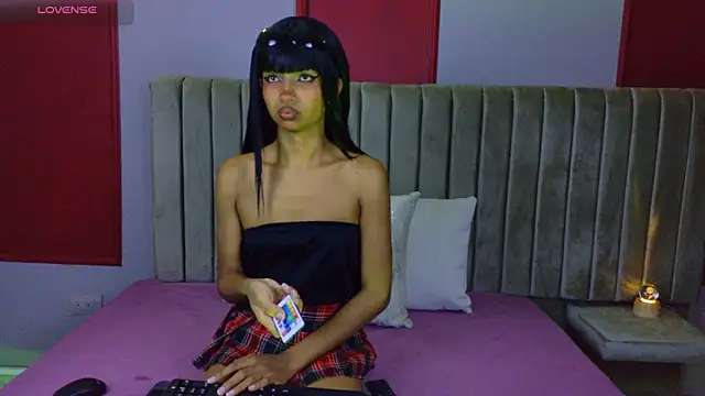 miablanc cr online show from April 12, 12:30 pm