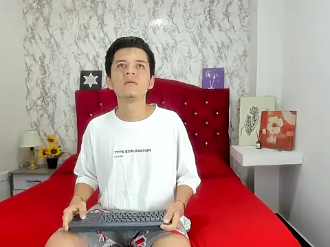 Alejandra and James  online show from April 18, 11:23 am