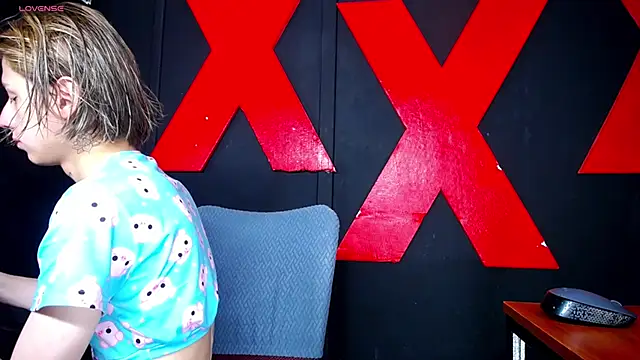 AlanFox1 online show from April 11, 1:26 pm