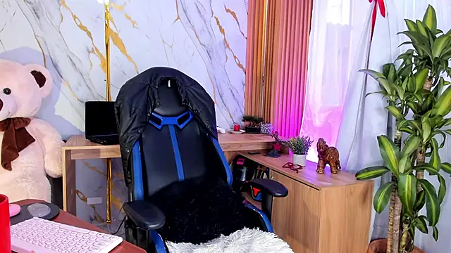 Dafne kee online show from April 14, 12:21 pm