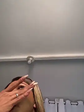 LolaColucci online show from April 22, 6:04 pm