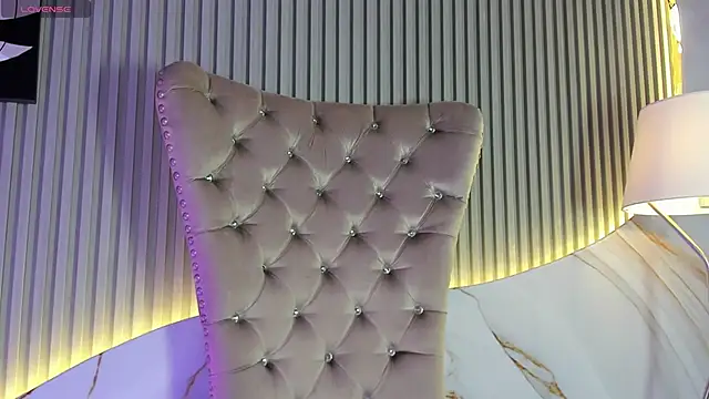 Victoria Hiills online show from May 23, 1:40 pm