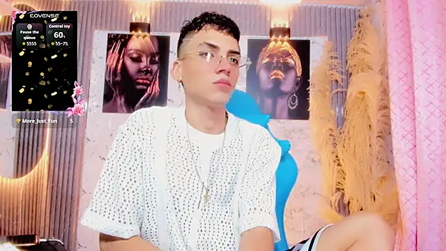 latino boyy  online show from May 28, 10:35 am