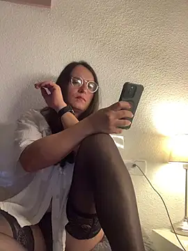 Chic desire online show from April 4, 9:45 pm